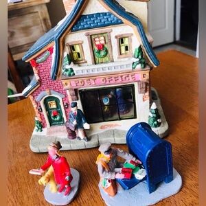 Vintage 2004 Holiday Post Office with light and 2 Figurines